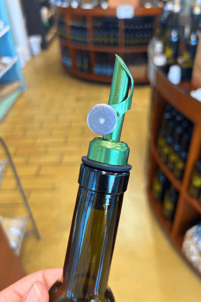 Self Closing Pour Spout